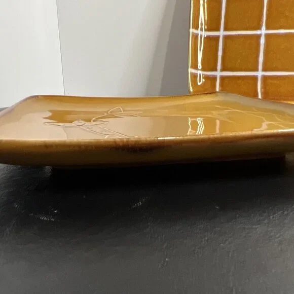 Pair of Style Eyes by Baum Bros Retro Embossed Brown Dinner Plates 8.5” & 10” - Picture 4 of 10